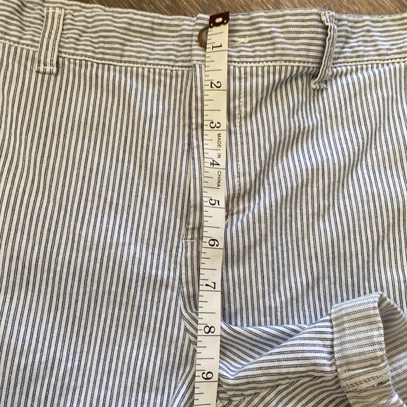 Gap 4” shorts, blue white stripe size 10 - Picture 9 of 9
